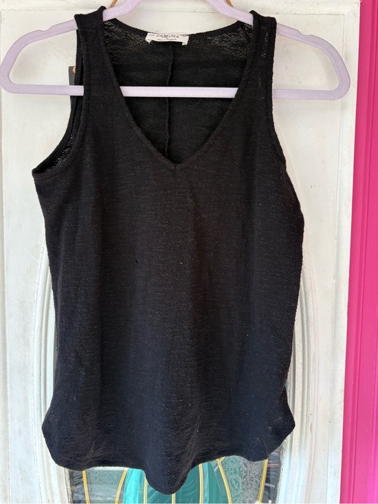 Zenana Outfitters Tops - Zenana Outfitters Black V-Neck Knit Tank Top